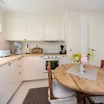 Vakker - Stor Parkeringsplass 10min Fra Leilighet