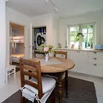 Vakker - Stor Parkeringsplass 10min Fra