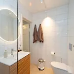 Leilighet Vakker - Stor Parkeringsplass 10min Fra *