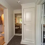 Leilighet Vakker - Stor Parkeringsplass 10min Fra *