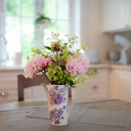 Vakker - Stor Parkeringsplass 10min Fra