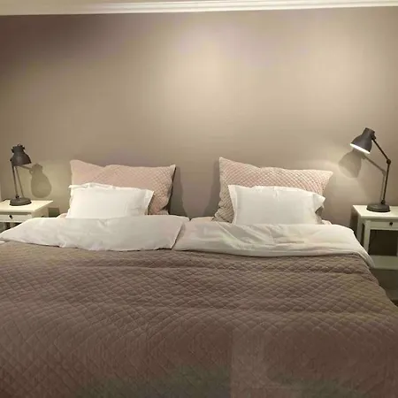 Vakker - Stor Parkeringsplass 10min Fra *