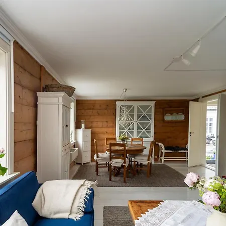 Apartment Vakker - Stor Parkeringsplass 10min Fra