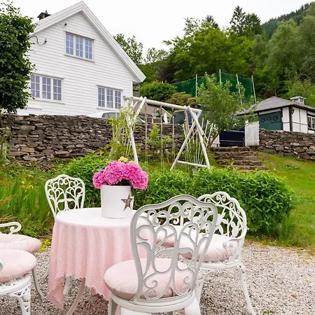 Vakker - Stor Parkeringsplass 10min Fra Bergen