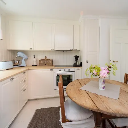 Vakker - Stor Parkeringsplass 10min Fra Apartment