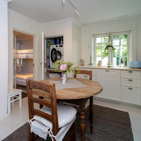 Vakker - Stor Parkeringsplass 10min Fra