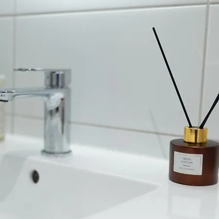 Vakker - Stor Parkeringsplass 10min Fra Apartment