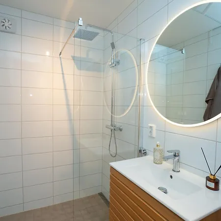 Vakker - Stor Parkeringsplass 10min Fra Апартаменти