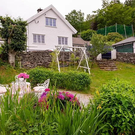 Vakker - Stor Parkeringsplass 10min Fra *