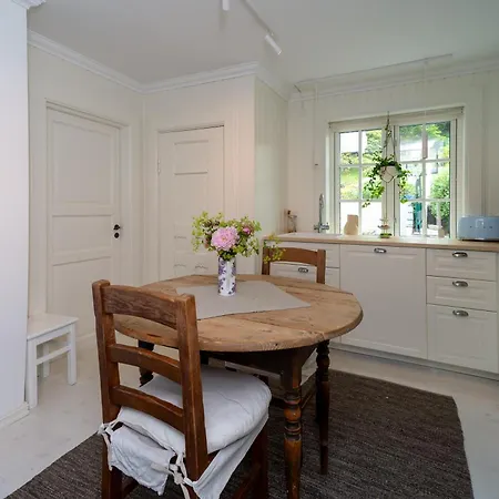 Vakker - Stor Parkeringsplass 10min Fra