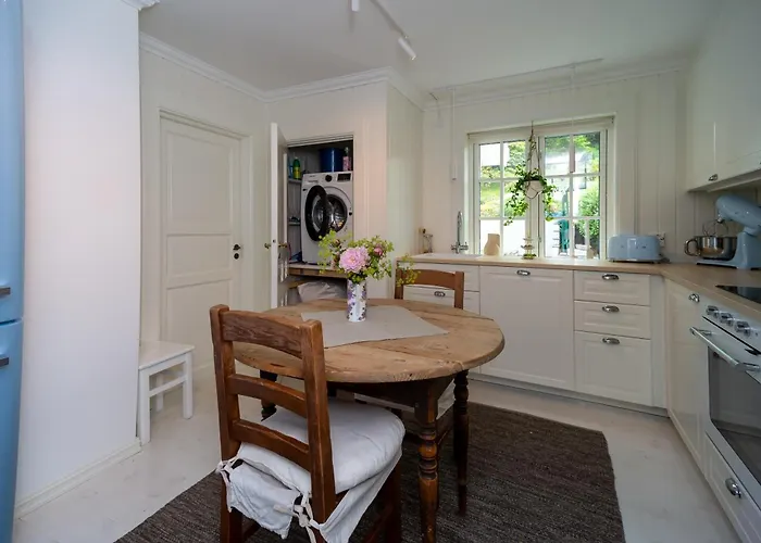 Vakker - Stor Parkeringsplass 10min Fra 아파트