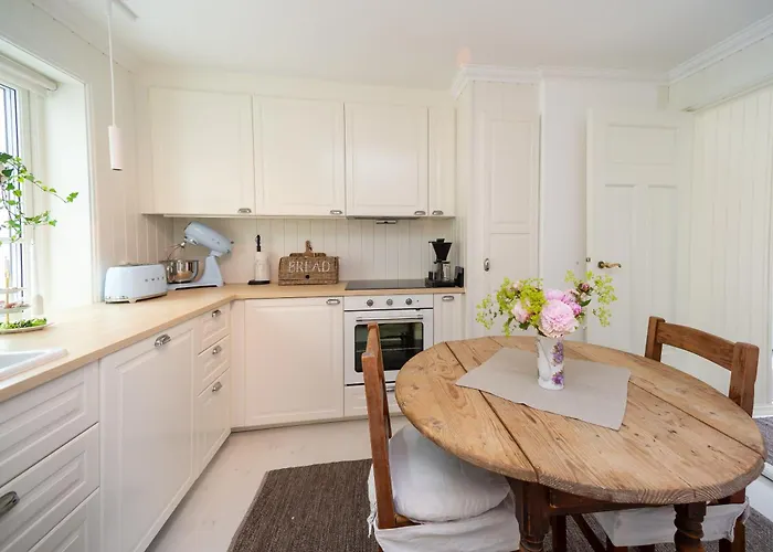 Vakker - Stor Parkeringsplass 10min Fra 아파트