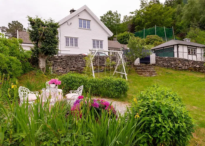 Vakker - Stor Parkeringsplass 10min Fra *