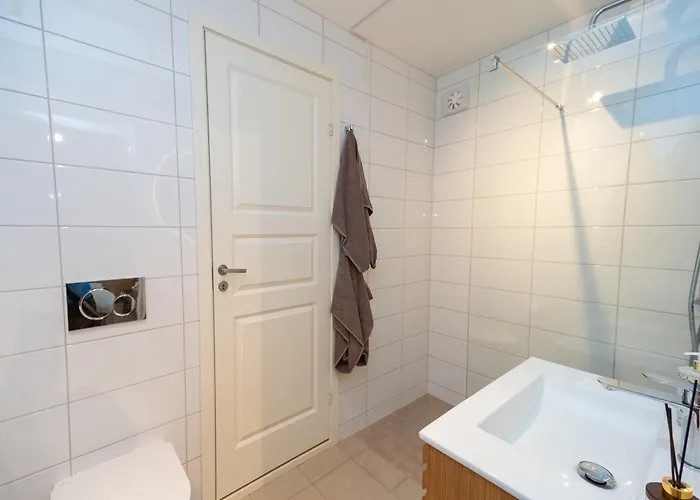 Vakker - Stor Parkeringsplass 10min Fra *