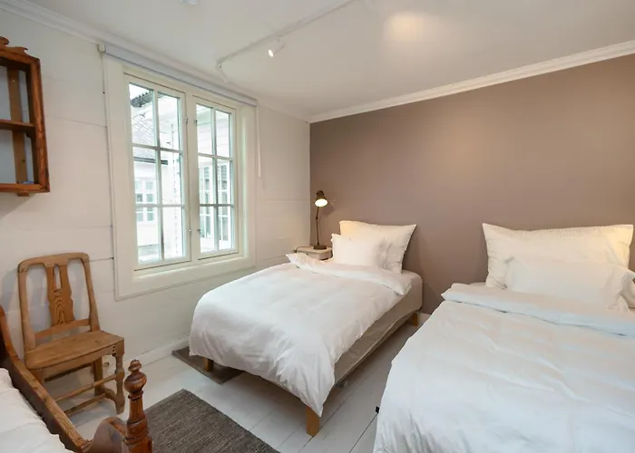 Vakker - Stor Parkeringsplass 10min Fra 아파트