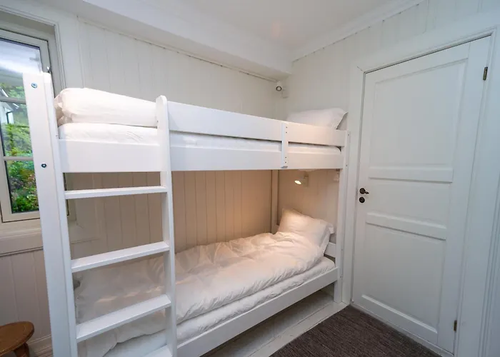 Vakker - Stor Parkeringsplass 10min Fra Apartment